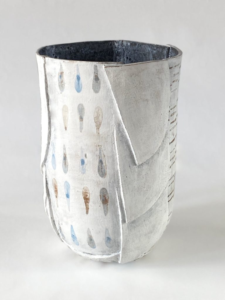Slab-built stoneware piece with large drops patterns on a white background by Alexandra Ridel