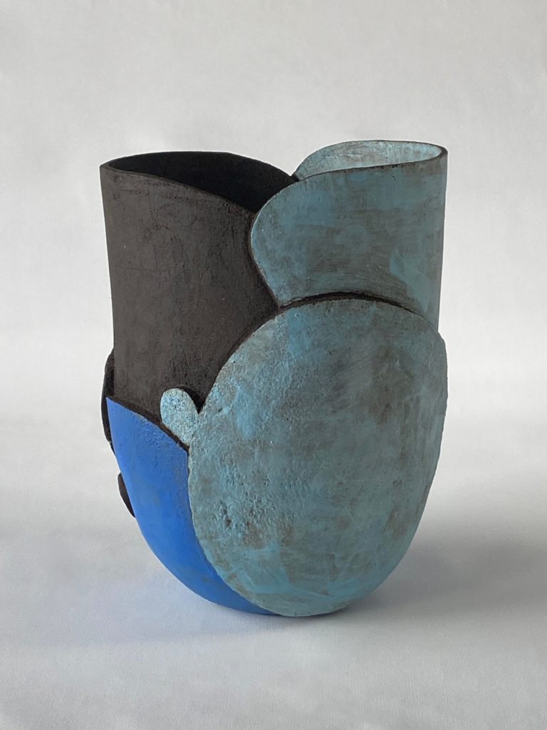 Magnesium black, royal blue and cerulean blue stoneware volume, by Alexandra Ridel